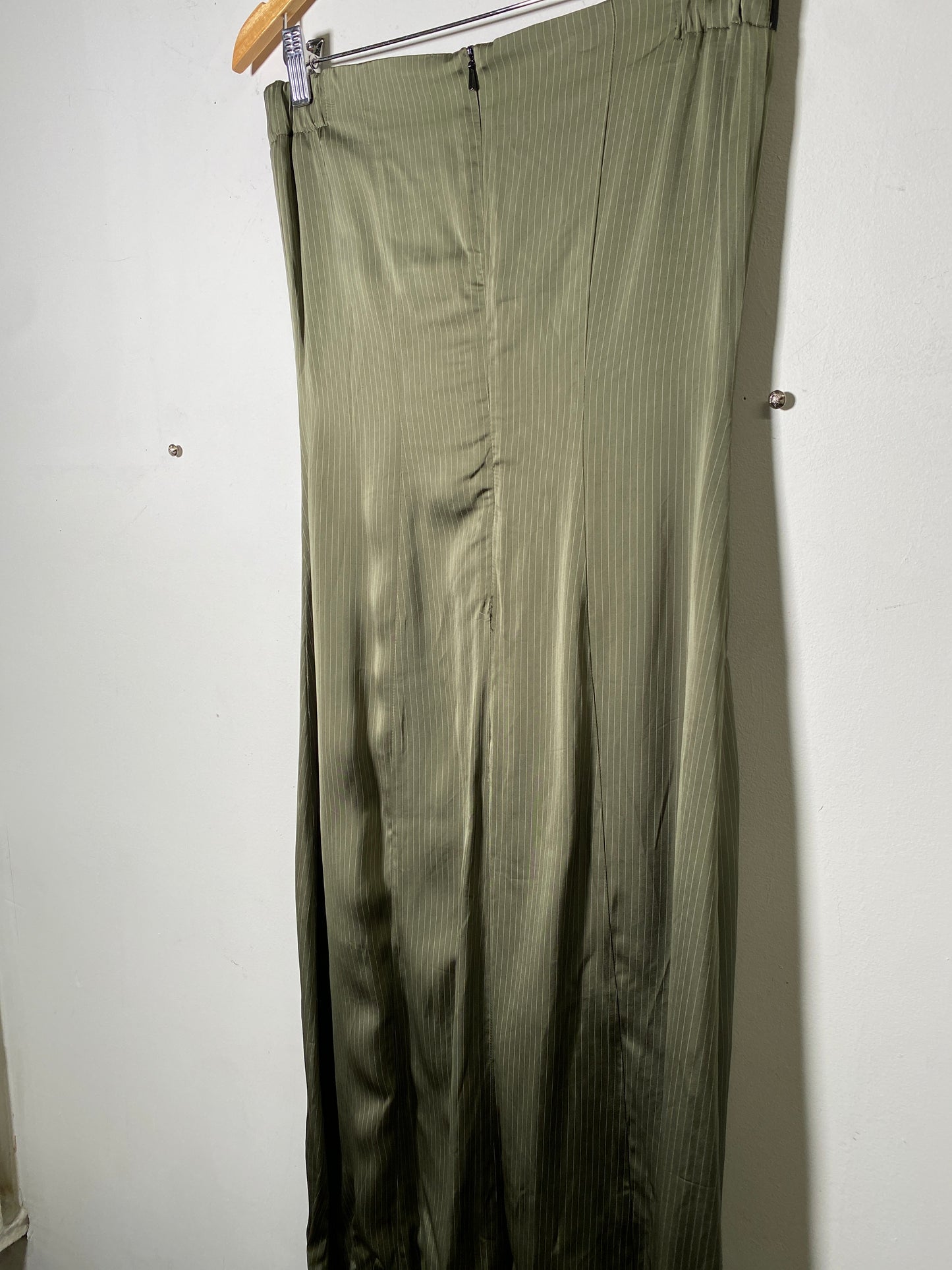 YIRANTIAN Olive Green Strapless dress