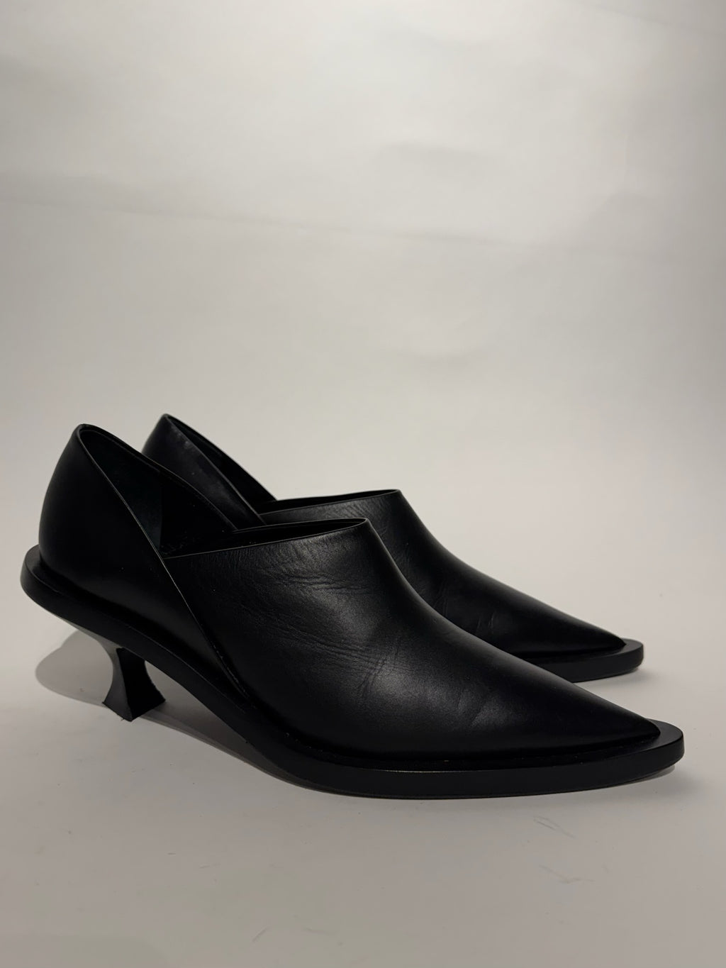 Jil Sander Black Leather Point Toe Kitten Heel Size 37
