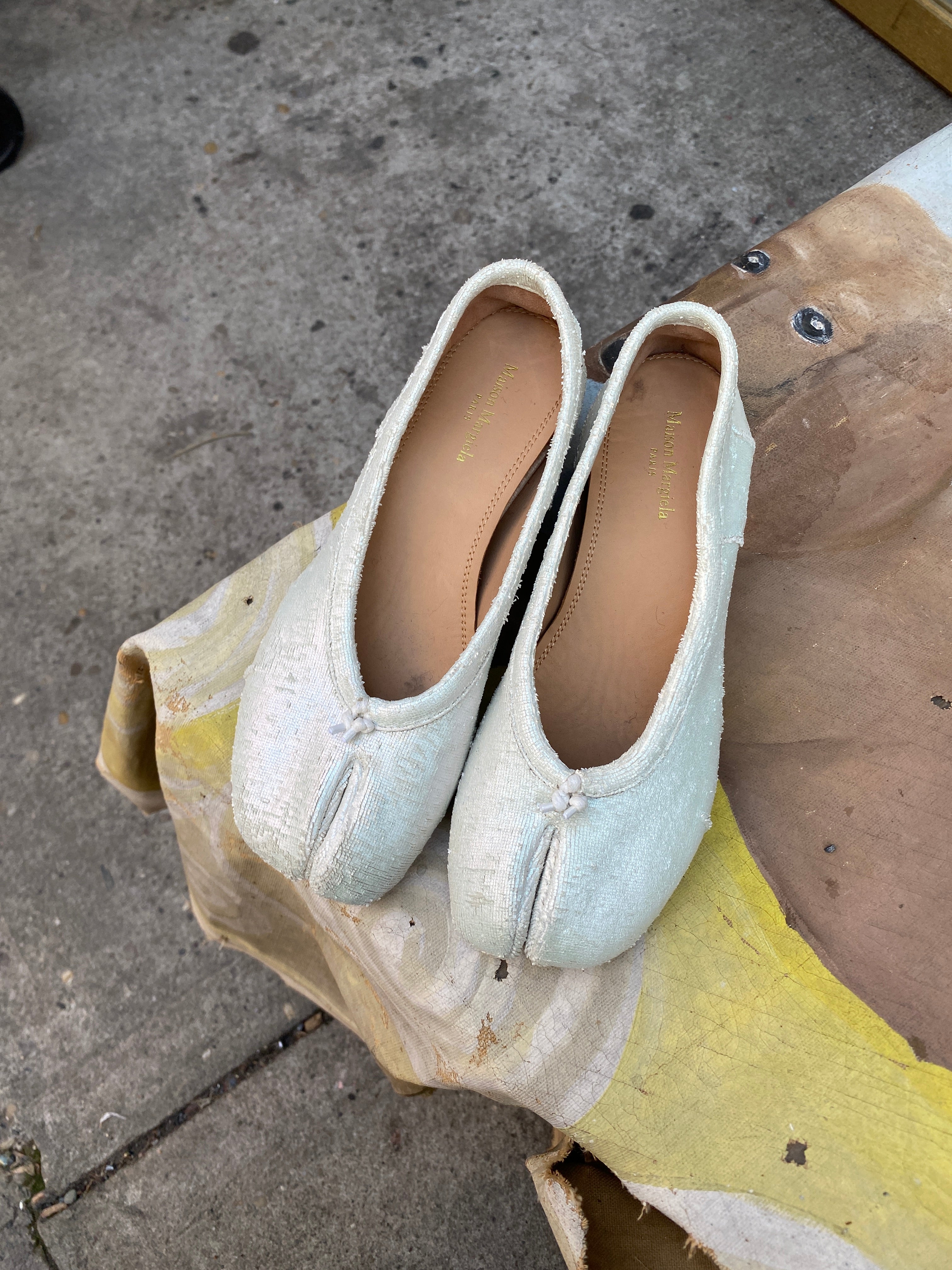 Maison Margiela White Micro Laser Cuts Suede 3cm Heel Tabi Ballerinas Size 35