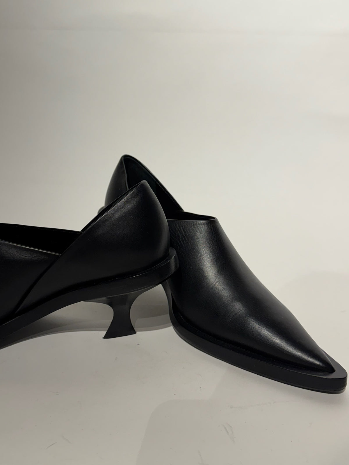 Jil Sander Black Leather Point Toe Kitten Heel Size 37