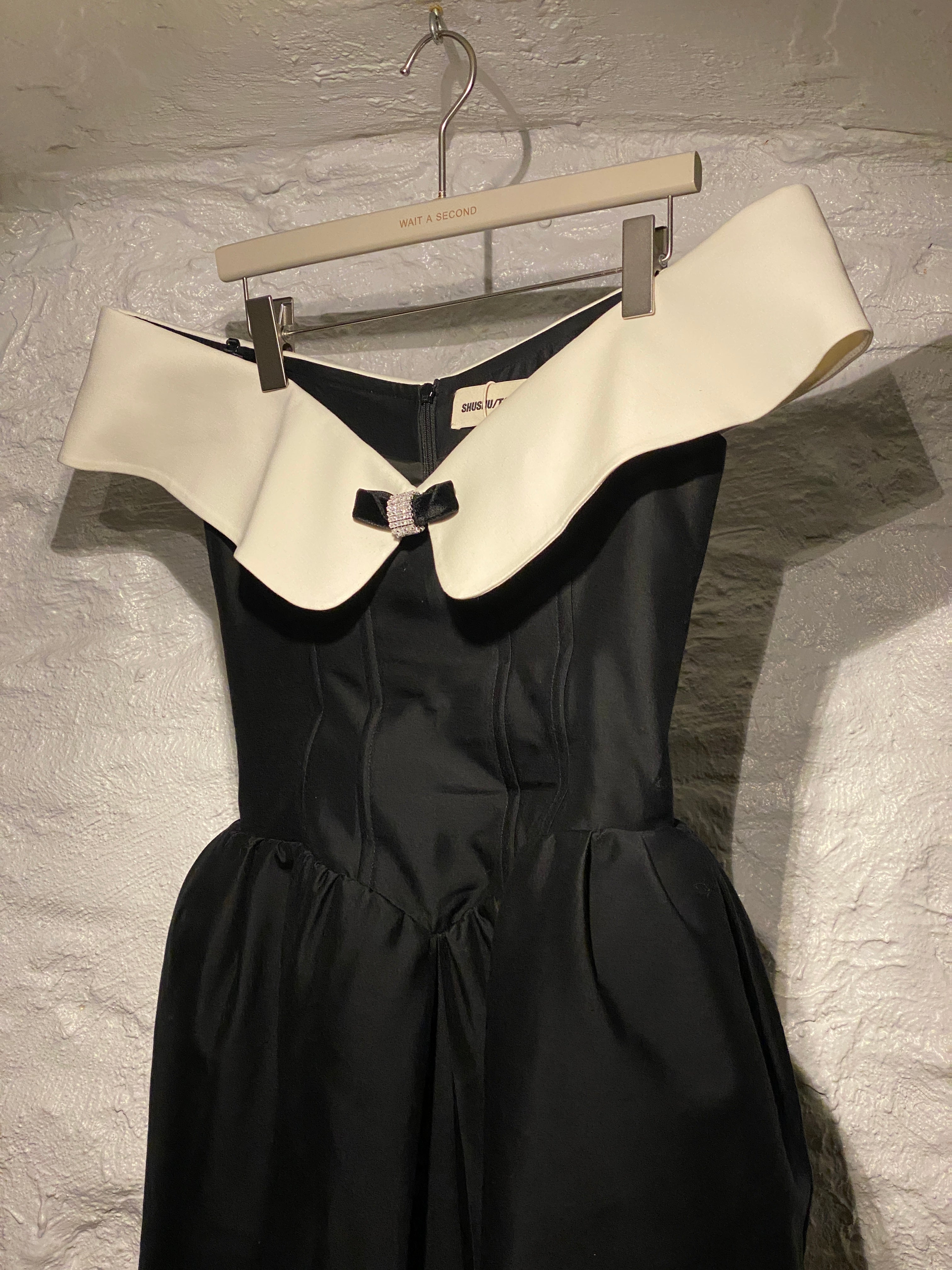 SHUSHU/TONG Black and White Off-Shoulder Bow Mini Dress