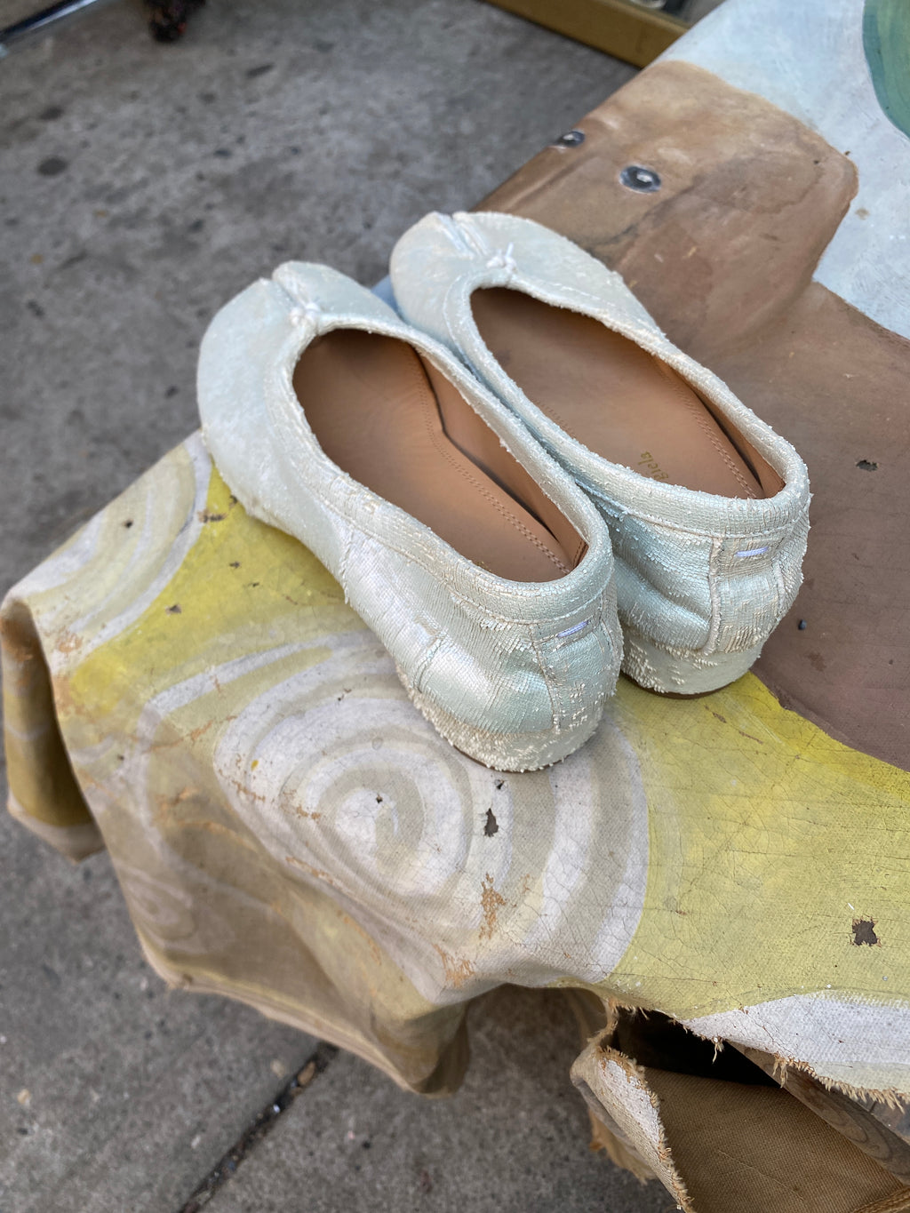 Maison Margiela White Micro Laser Cuts Suede 3cm Heel Tabi Ballerinas Size 35