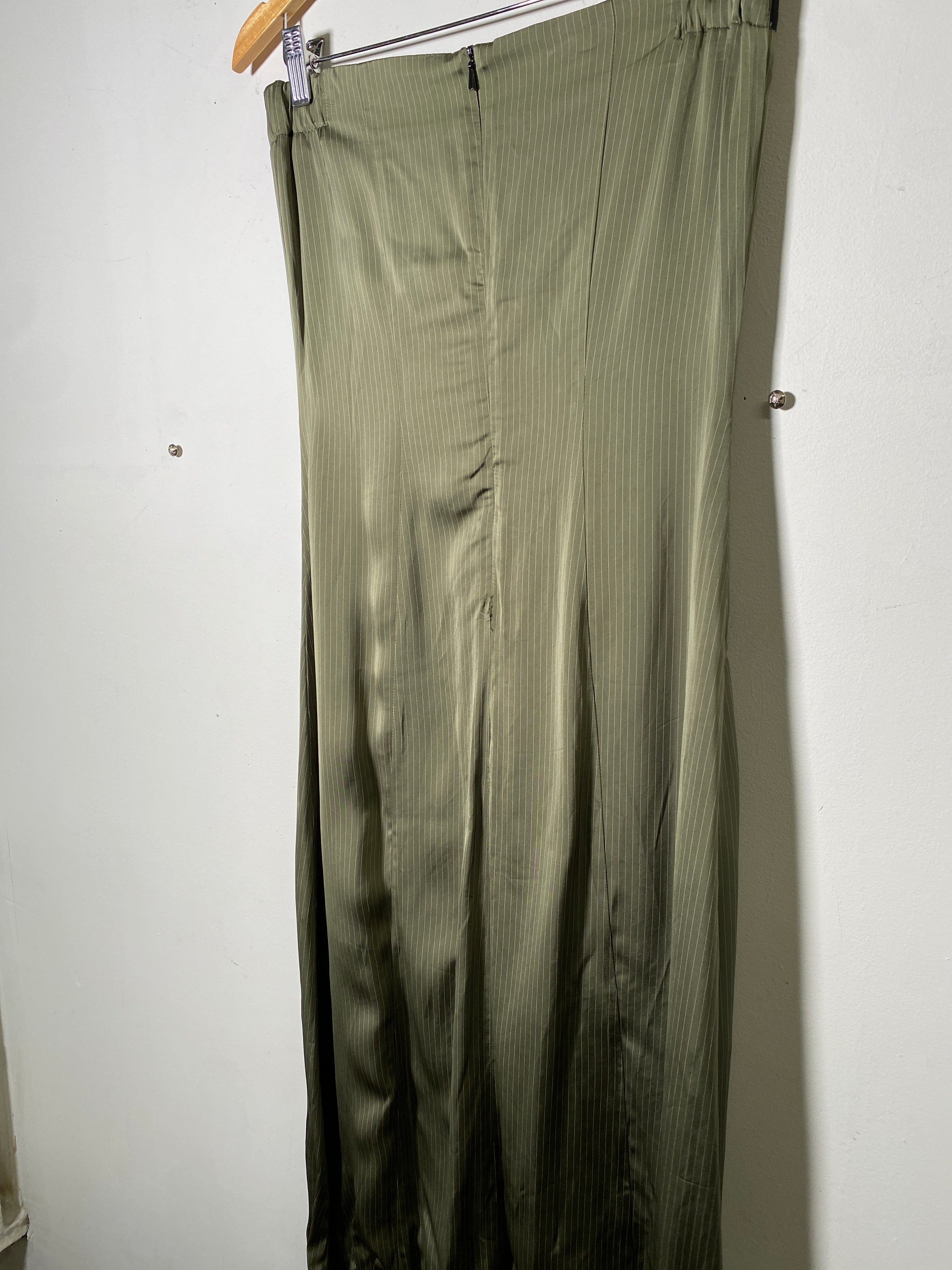 YIRANTIAN Olive Green Strapless dress